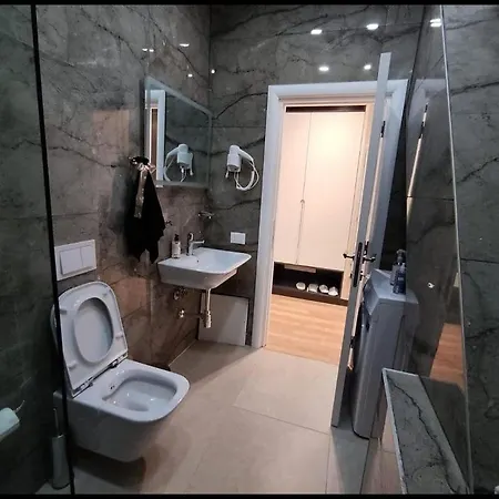 Likehome Square 21 * Τίρανα