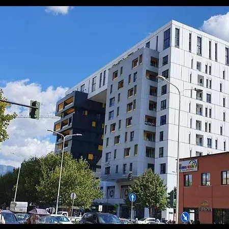 Διαμέρισμα Likehome Square 21 *